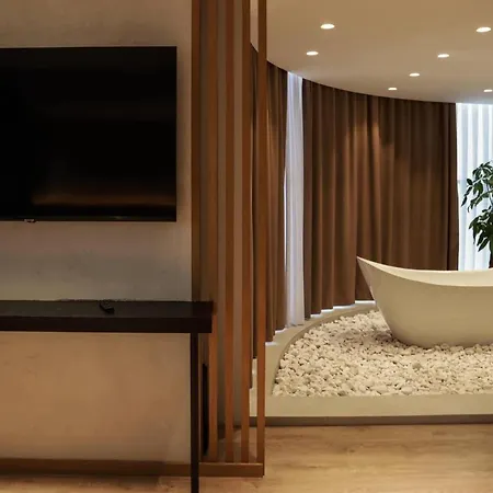 Baz'hur Boutique מלון Kukes